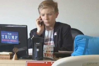 Trump gây sốc với bé trai 12 tuổi điều hành tranh cử