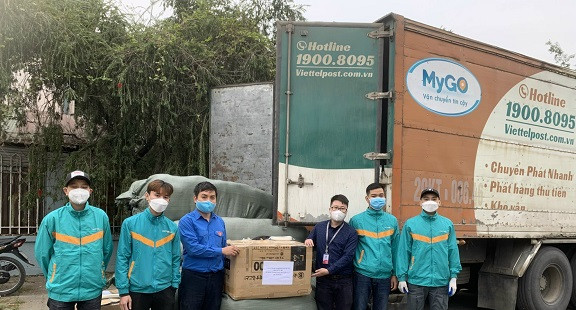 Viettel Post hỗ trợ vận chuyển quà cứu trợ trẻ em vùng cao Sơn La