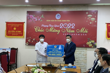 LĐLĐ thành phố Hà Nội thăm hỏi động viên, hỗ trợ các đơn vị y tế 