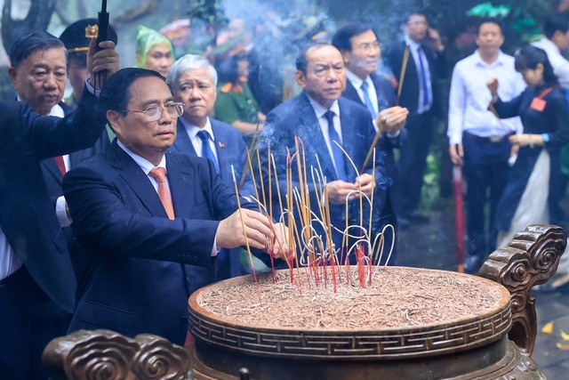 Thủ tướng Phạm Minh Chính dự quốc giỗ, dâng hương các vua Hùng