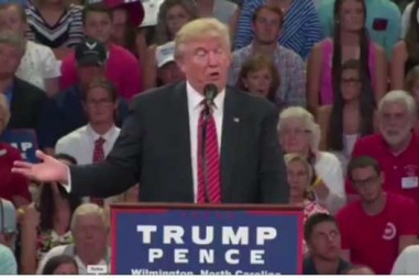 Trump bị cáo buộc 'dọa ám sát' Hillary
