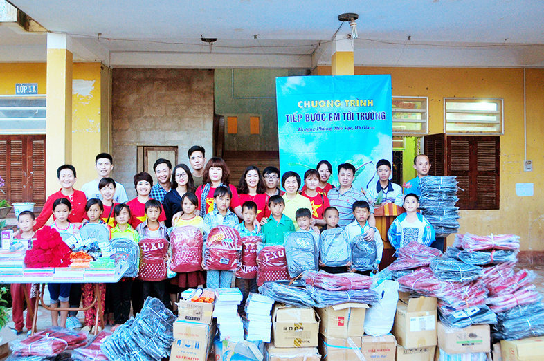 Tiếp bước em tới trường