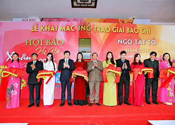 Hội báo Xuân Đinh Dậu Hà Nội 2017