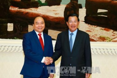 Thủ tướng Nguyễn Xuân Phúc hội đàm với Thủ tướng Campuchia Hun Sen