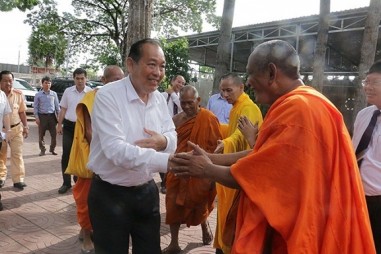 Phó thủ tướng thường trực chúc mừng lễ phật đản 2017
