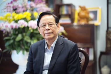 Thao thiết Nguyễn Hồng Vinh