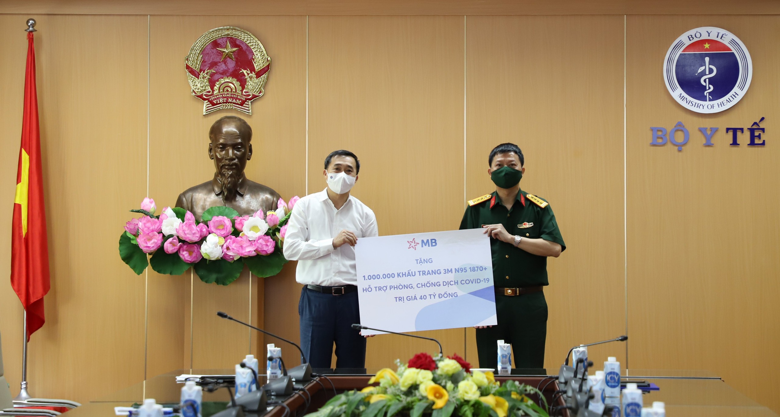 Bộ Y tế tiếp nhận 1triệu khẩu trang y tế tiêu chuẩn N95 do MB trao tặng