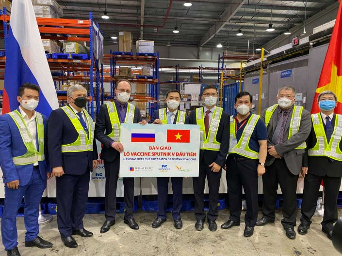 Việt Nam tiếp nhận lô vắc xin Sputnik V đầu tiên