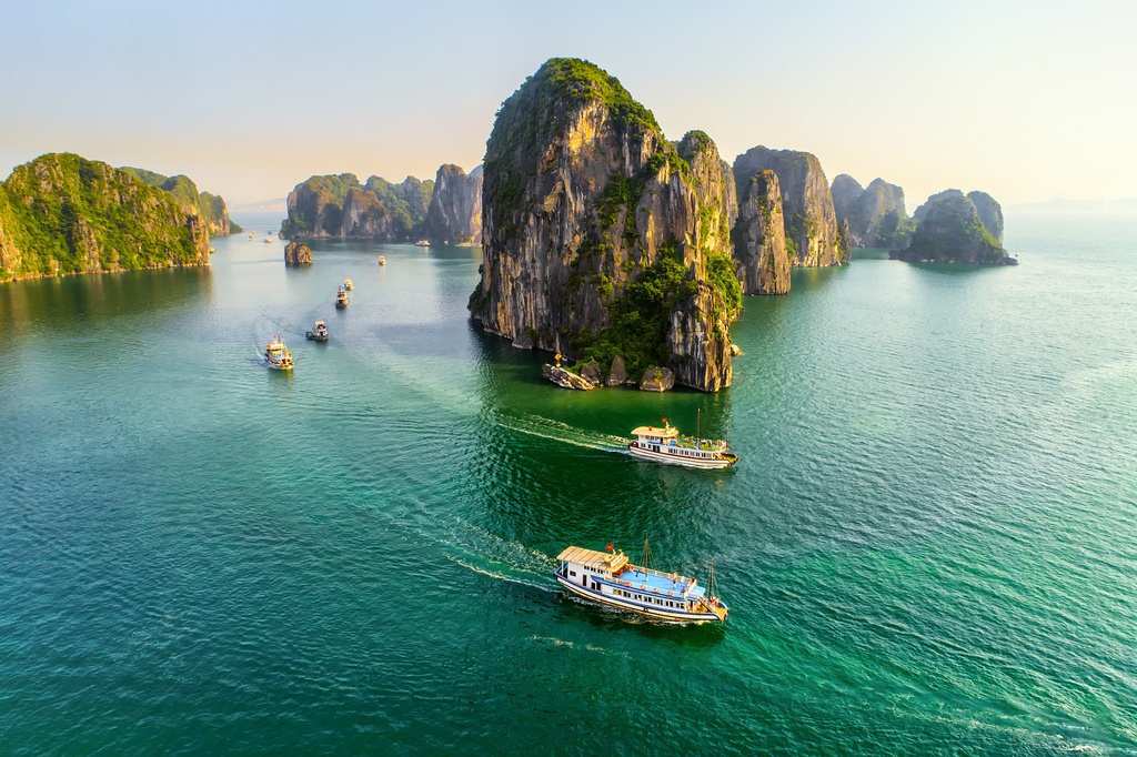 Vịnh Hạ Long được vinh danh là điểm tham quan hàng đầu châu Á 2021