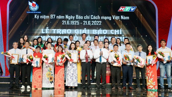 Lễ trao Giải Báo chí TPHCM lần thứ 40 với chủ đề “Đưa Nghị quyết Đảng đi vào cuộc sống”