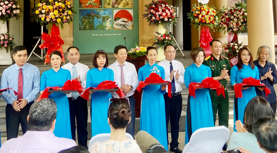 Khai mạc triển lãm "Còn mãi với thời gian" tại Hà Nội