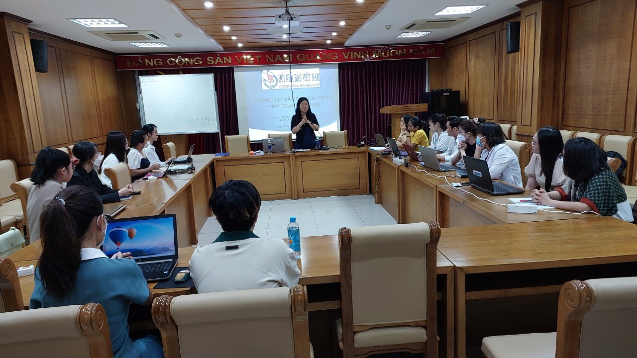 Tương tác và đối thoại trong phát thanh hiện đại