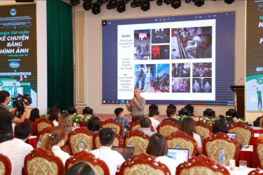 Dự án “Phát triển báo chí Việt Nam” tổ chức hoạt động tập huấn và tặng quà cho trẻ em khó khăn tại Lai Châu