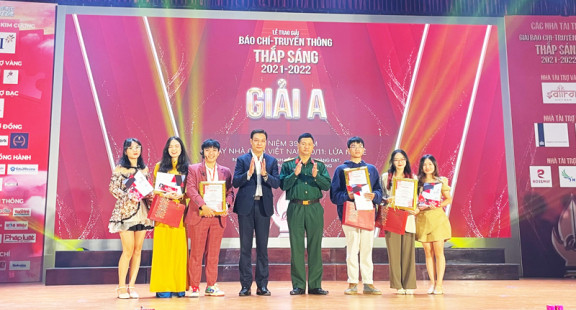 Vinh danh 18 tác phẩm tại Giải Báo chí - Truyền thông thắp sáng 2021-2022