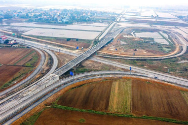 Sẽ hoàn thành hơn 410km đường bộ cao tốc Bắc-Nam trong năm 2023