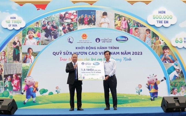 Vinamilk và Quỹ sữa vươn cao Việt Nam khởi động hành trình năm thứ 16 tại Quảng Ninh