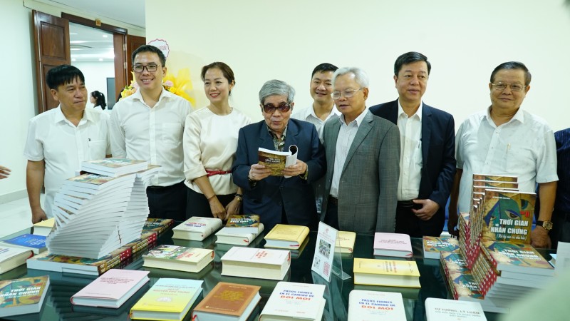 Giới thiệu bộ sách “Thời gian và nhân chứng” - tôn vinh các nhà báo gạo cội