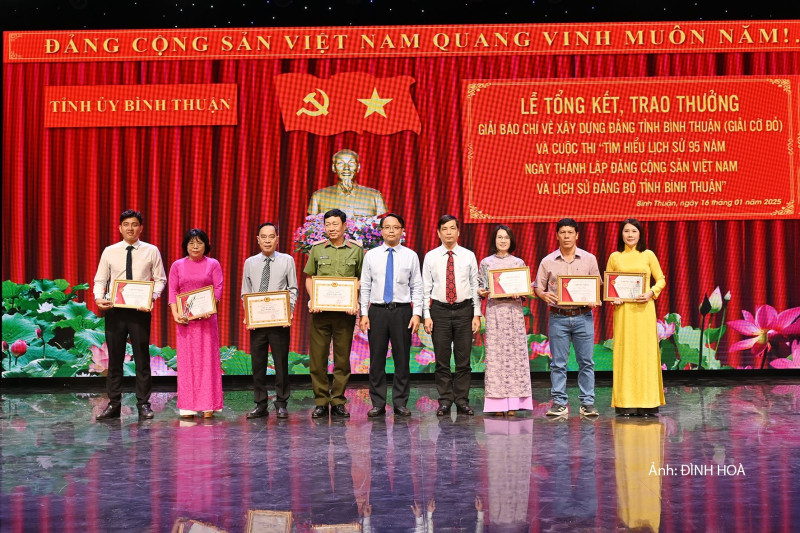 Trao giải báo chí về xây dựng Đảng tỉnh Bình Thuận