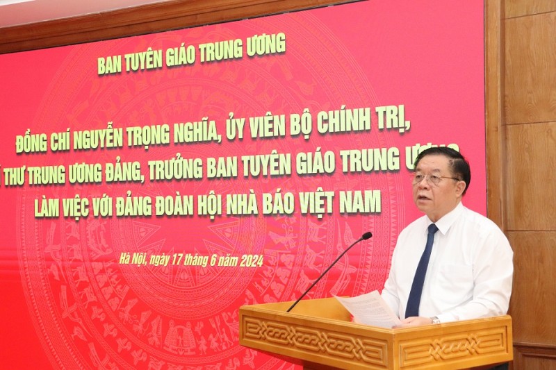 Tăng cường bồi dưỡng chuyên môn, đạo đức, nghiệp vụ cho người làm báo