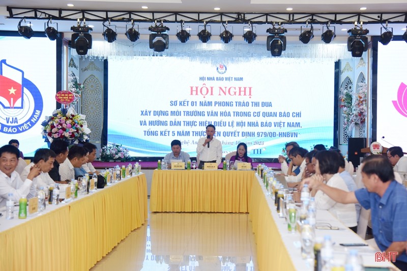 Đẩy mạnh phong trào thi đua xây dựng môi trường văn hóa trong cơ quan báo chí, quản lý phóng viên cơ quan báo chí thường trú tại địa phương